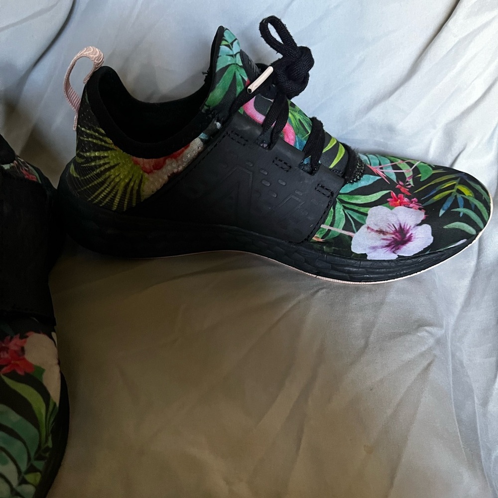 B PARADISE~Tropical Floral Black Sneakers~8 - Picture 2 of 8